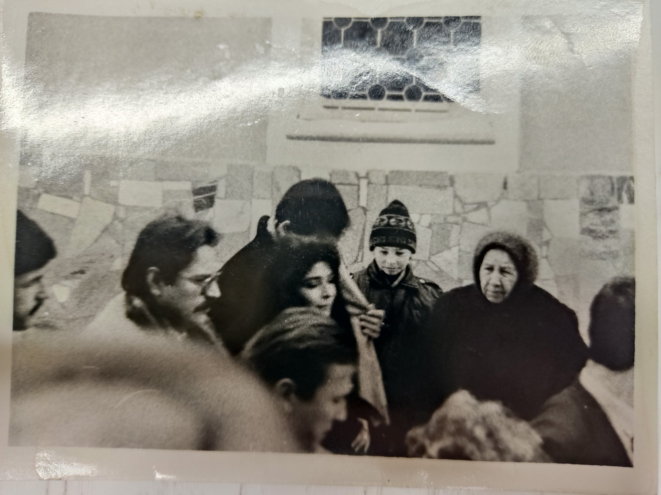 4 марта 1994 г. Виктория Руффо (в центре) в Слудской церкви
